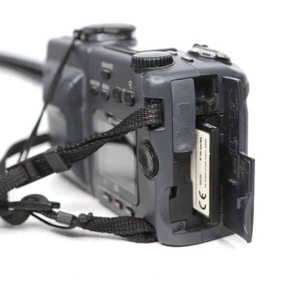 Vintage Nikon CoolPix 995 3.3MP Digital Camera Digicam Y2K Photography Travel - Picture 12 of 16